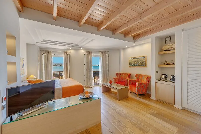 Nissaki Beach Hotel — ภาพห้องพักและบรรยากาศ