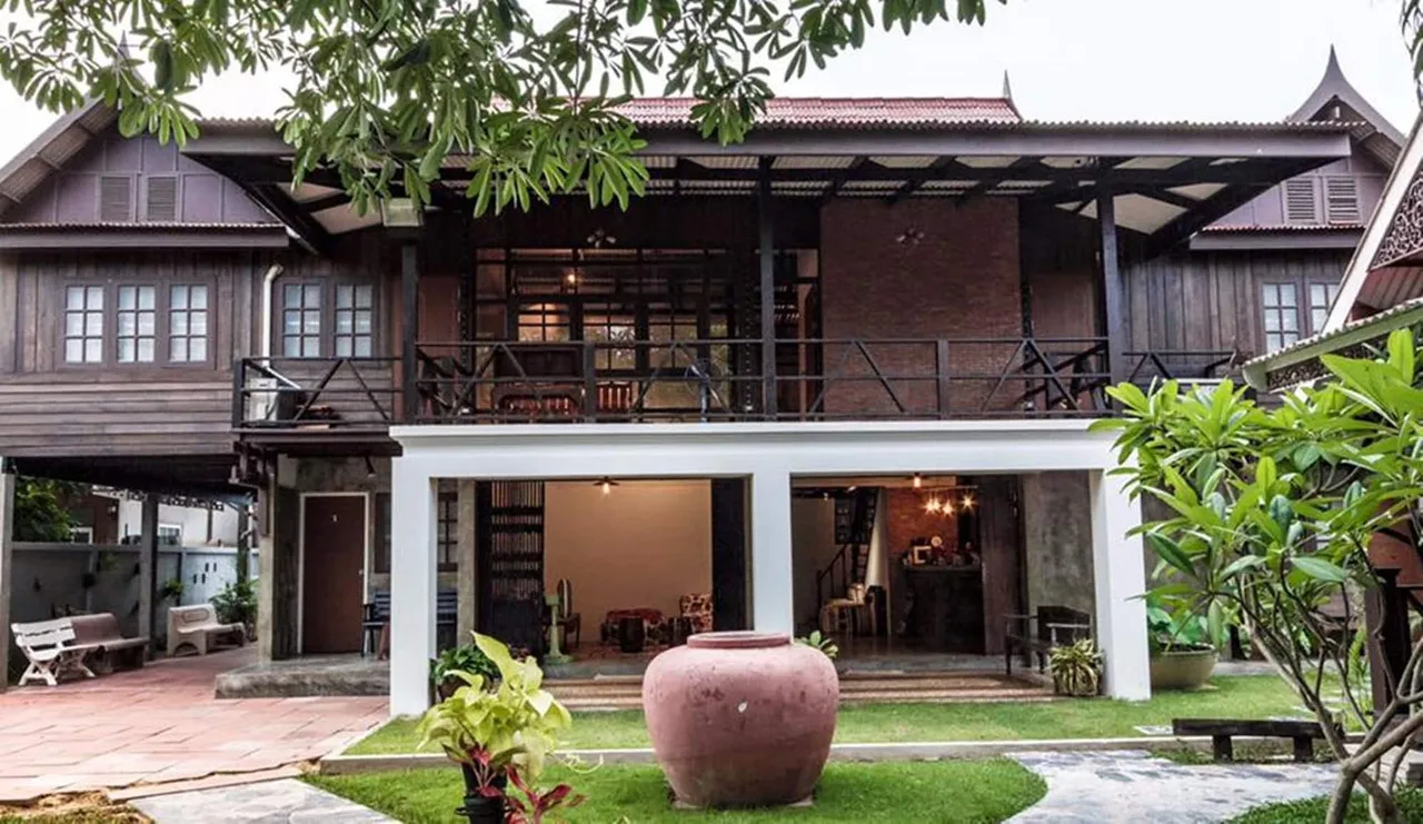 Niwas Ayutthaya — rooms and atmosphere