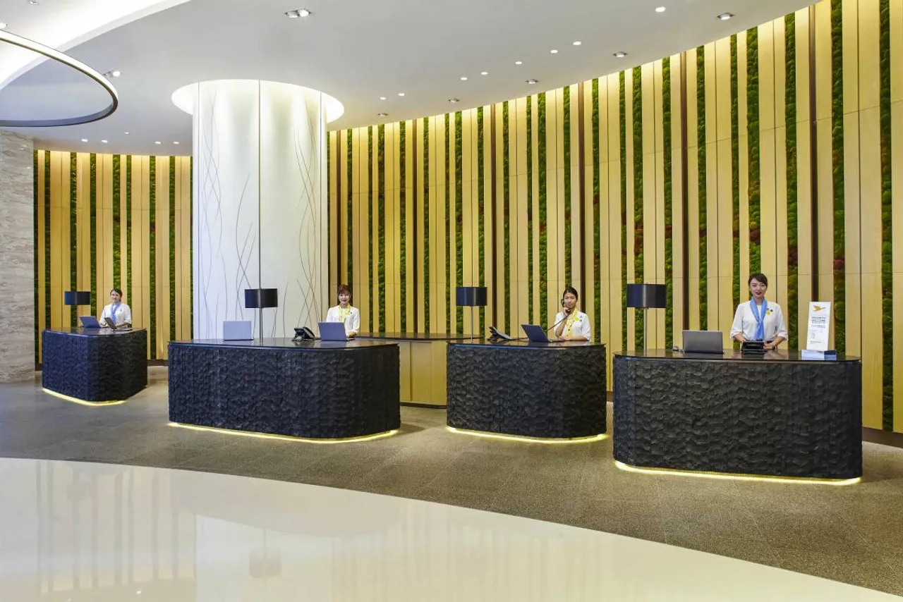 Novotel Century Hong Kong — rooms and atmosphere