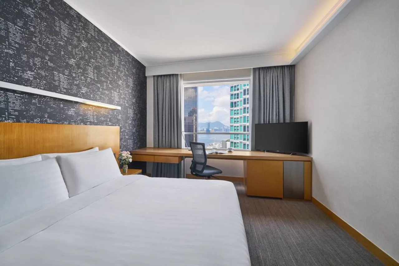 Novotel Century Hong Kong — rooms and atmosphere