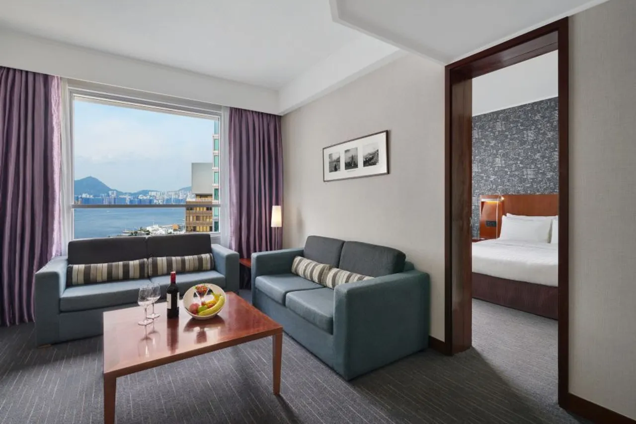 Novotel Century Hong Kong — rooms and atmosphere