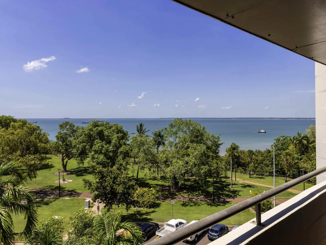 Novotel Darwin CBD — rooms and atmosphere