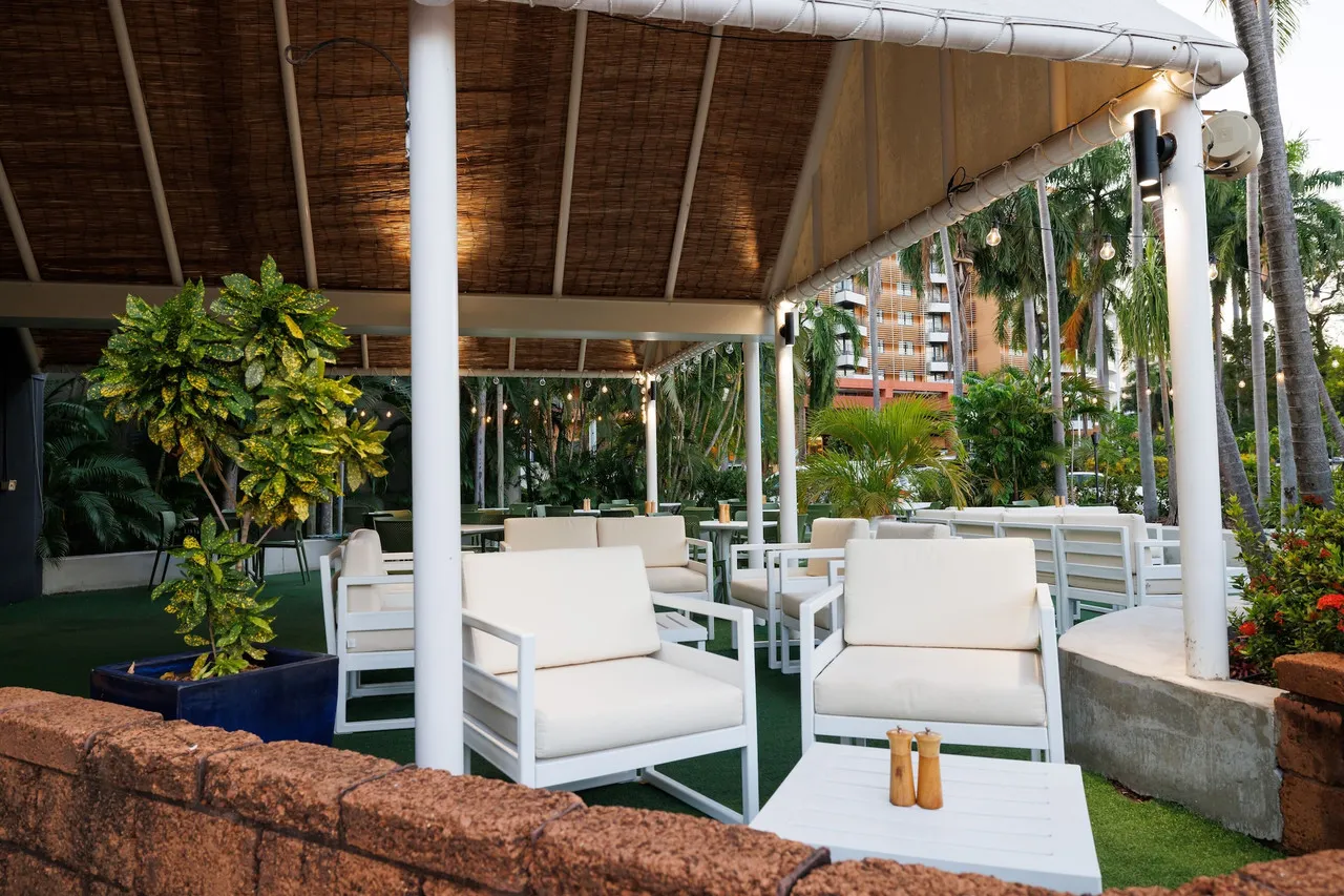 Novotel Darwin CBD — rooms and atmosphere