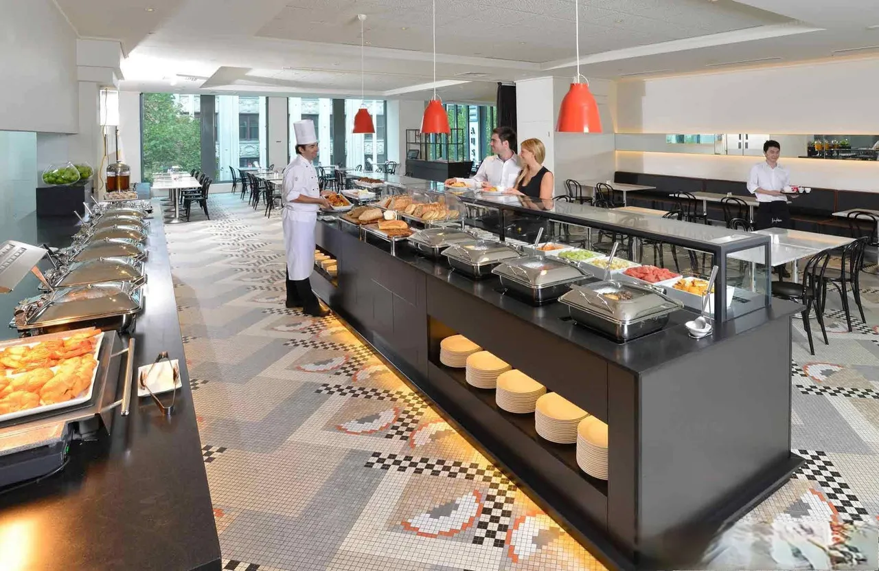 Novotel Melbourne On Collins — rooms and atmosphere