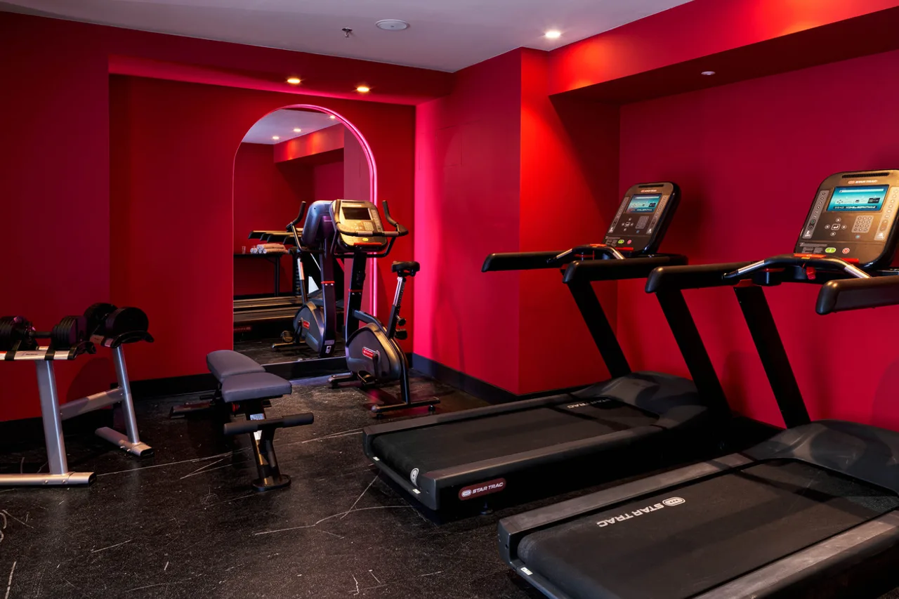 NYX Hotel Thessaloniki by Leonardo Hotels — ภาพห้องพักและบรรยากาศ