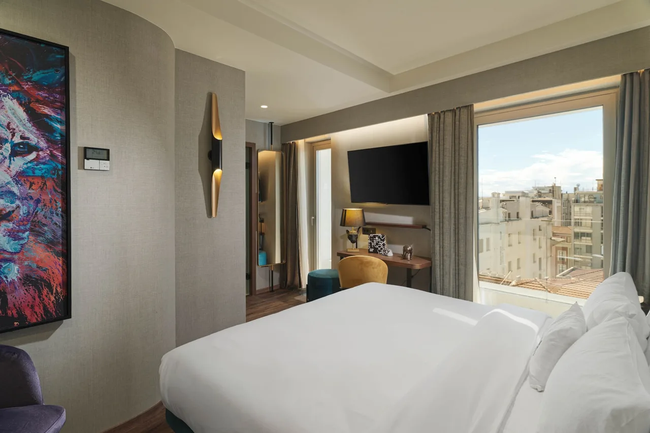 NYX Hotel Thessaloniki by Leonardo Hotels — ภาพห้องพักและบรรยากาศ