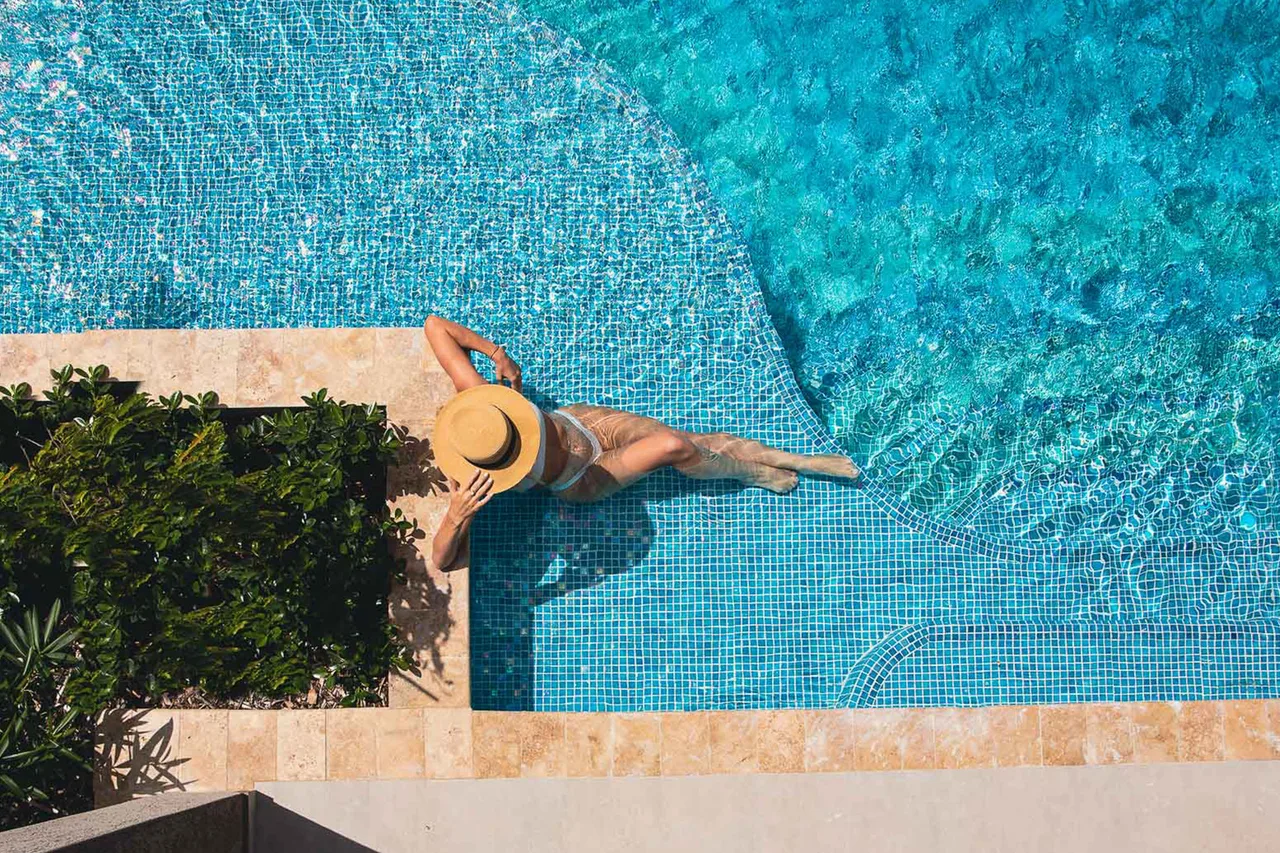 O2 Beach Club &amp; Spa by Ocean Hotels — rooms and atmosphere