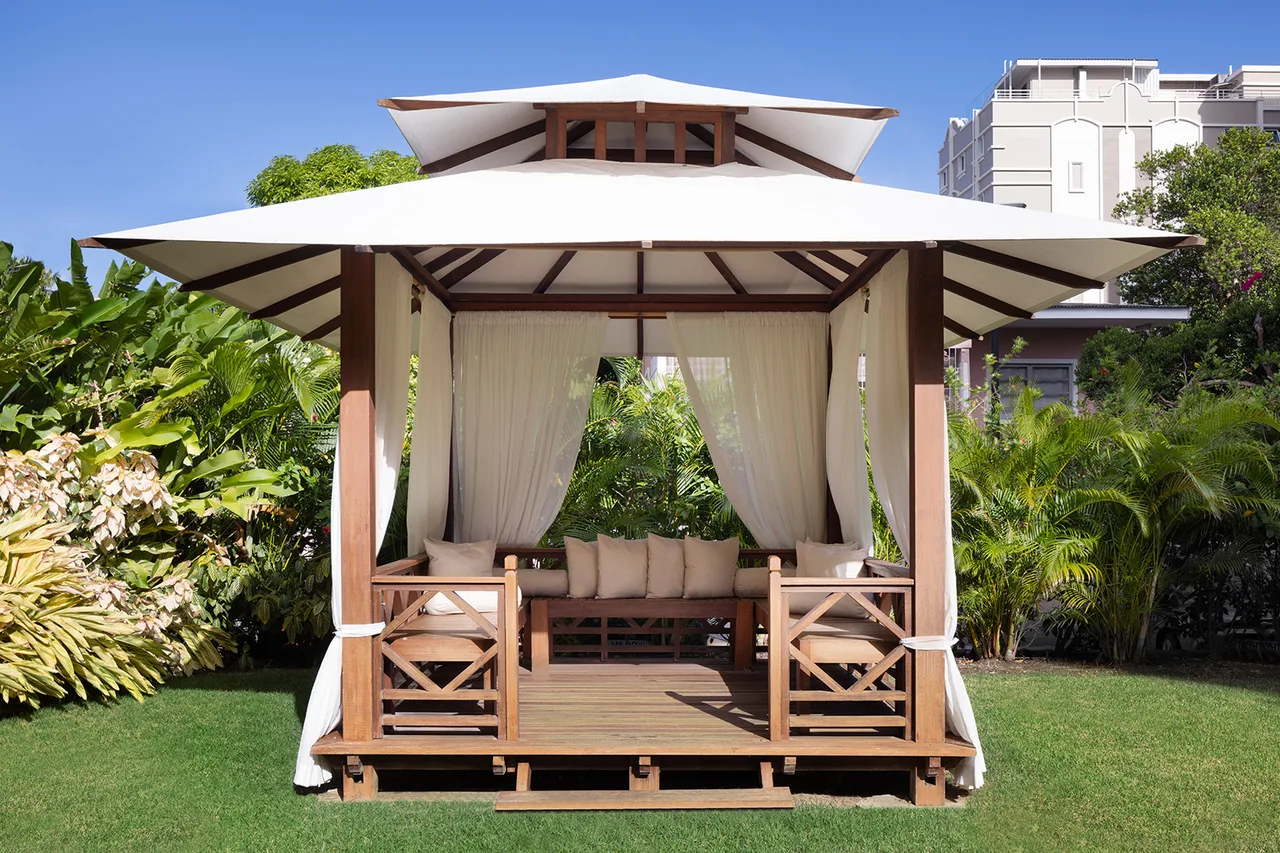 O2 Beach Club &amp; Spa by Ocean Hotels — rooms and atmosphere