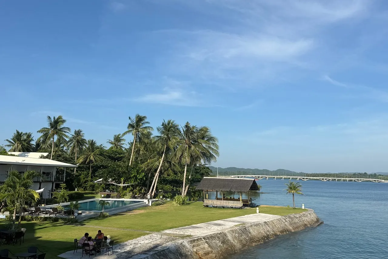Ocean 101 Cloud 9 Surf Resort — rooms and atmosphere