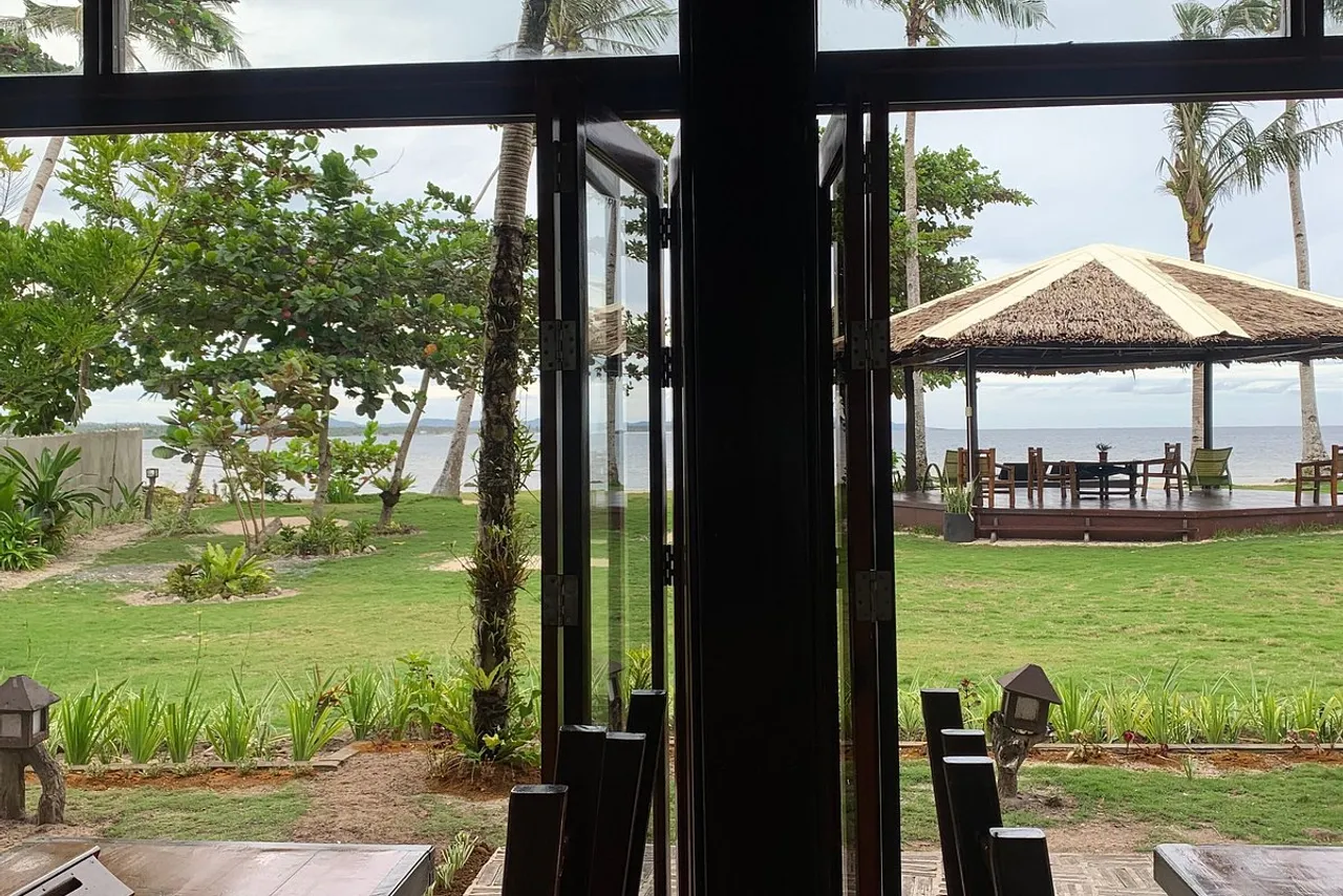 Ocean 101 Cloud 9 Surf Resort — rooms and atmosphere