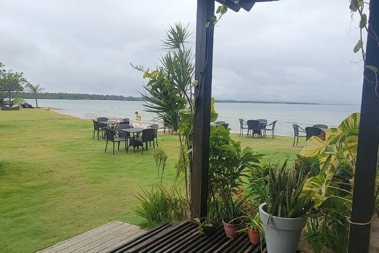 Ocean 101 Cloud 9 Surf Resort — rooms and atmosphere
