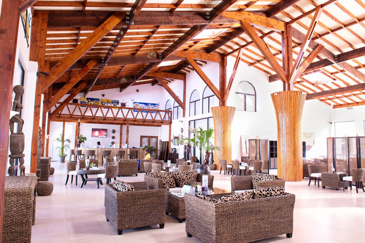 Ocean Bay Hotel &amp; Resort — rooms and atmosphere