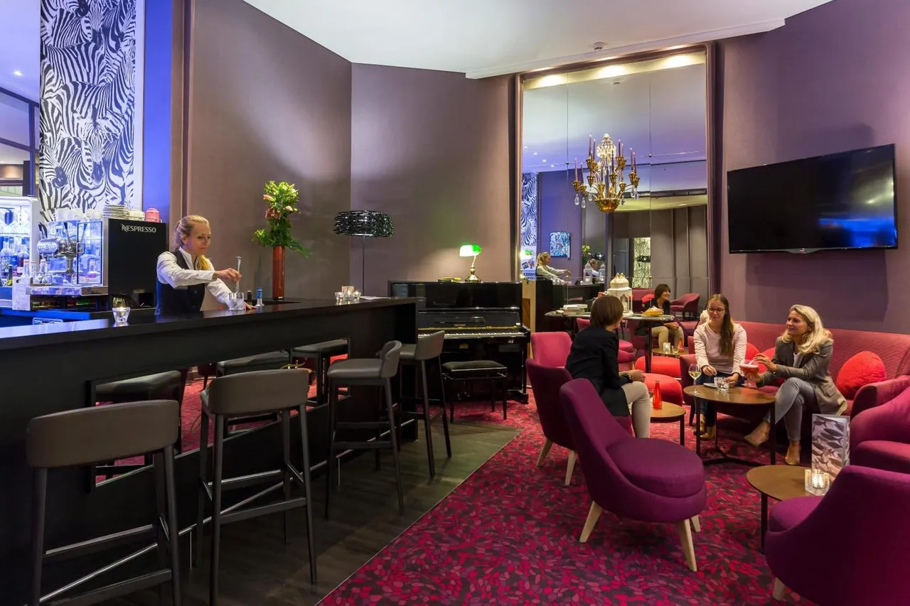 Oceania Hôtel de France Nantes — rooms and atmosphere