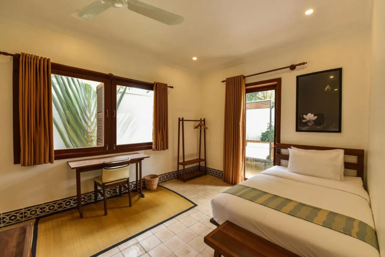Oh Battambang Boutique Hotel — rooms and atmosphere