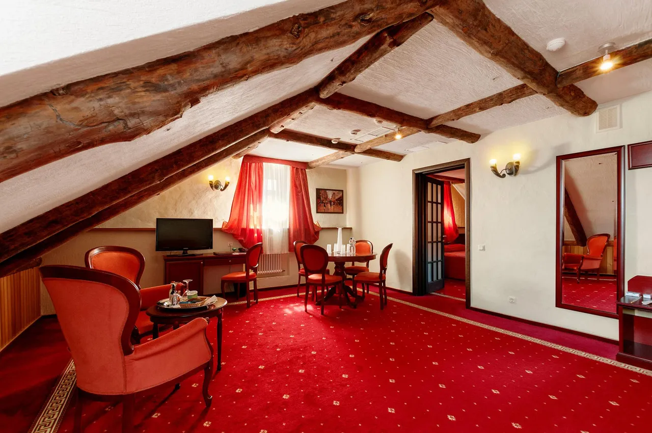Old Estate Hotel & SPA — rooms and atmosphere