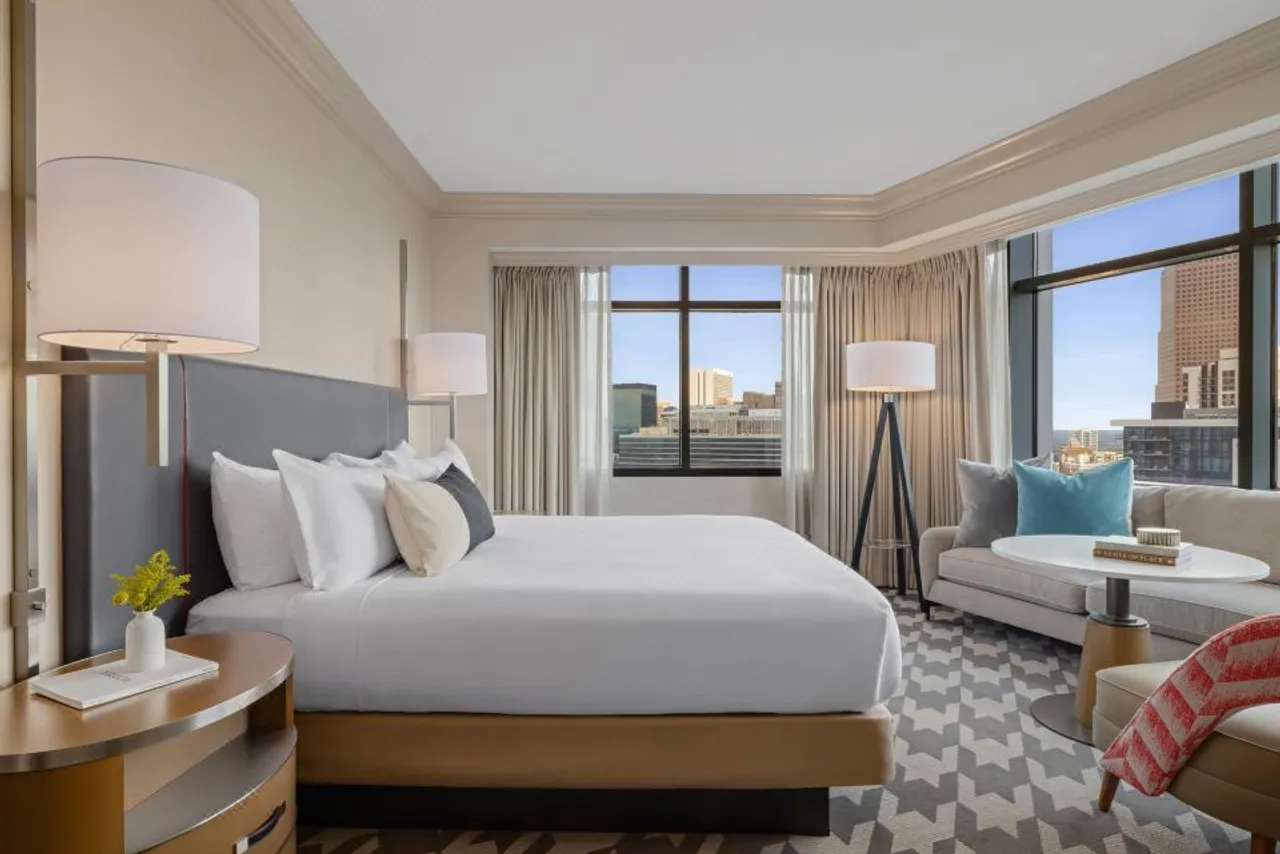 Omni Atlanta Hotel at Centennial Park — rooms and atmosphere