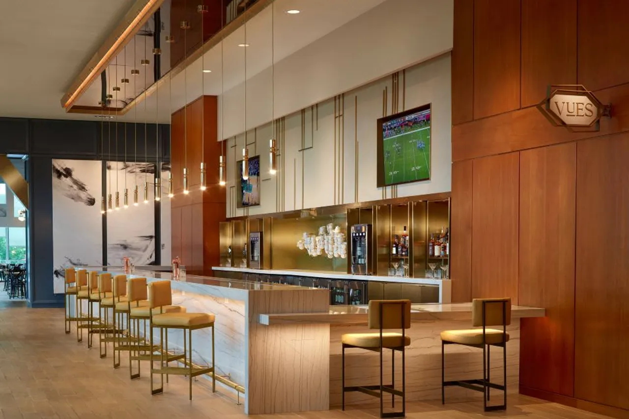 Omni Atlanta Hotel at Centennial Park — rooms and atmosphere