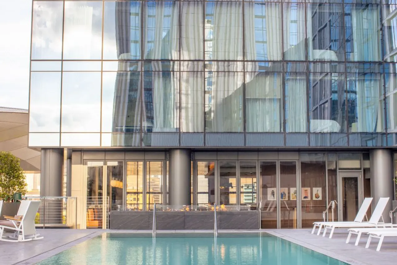Omni Boston Hotel at the Seaport — rooms and atmosphere