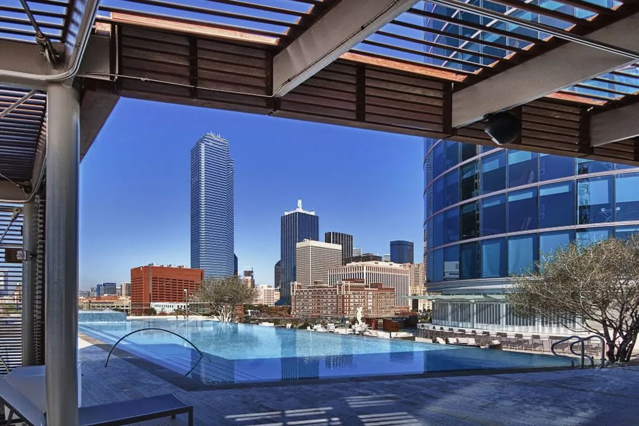 Omni Dallas Hotel — rooms and atmosphere