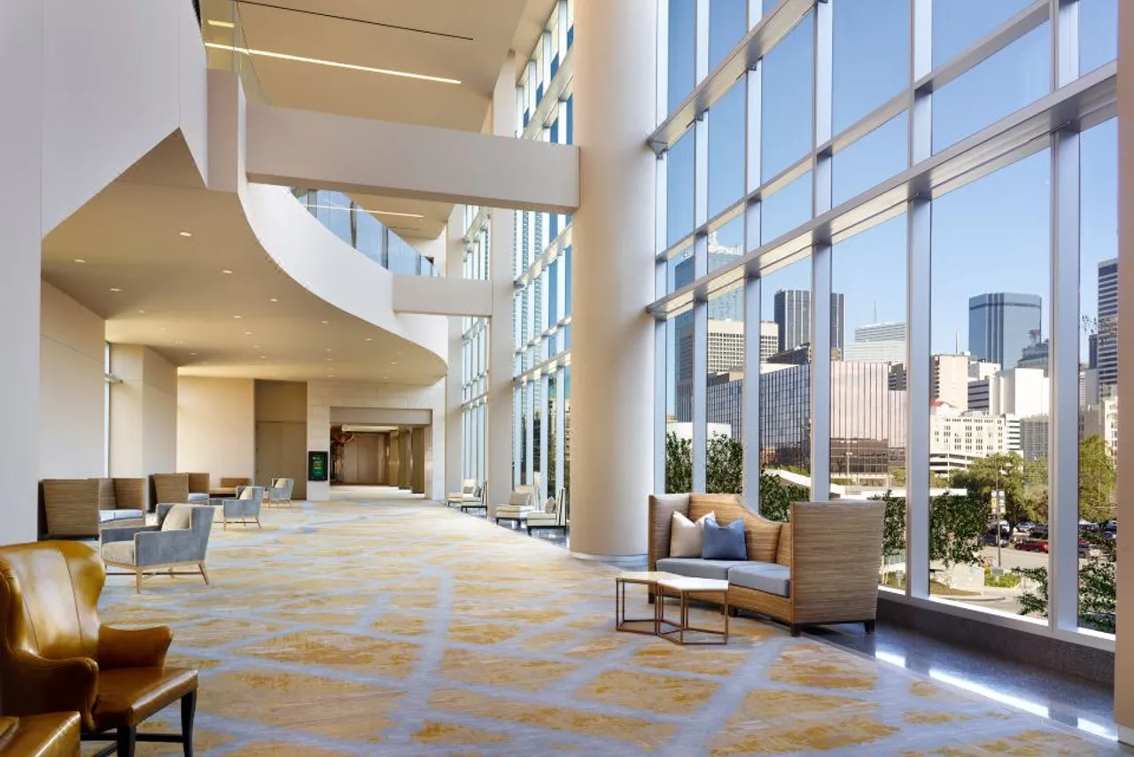 Omni Dallas Hotel — rooms and atmosphere