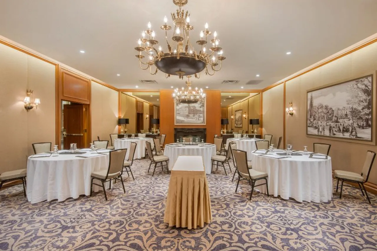 The Omni King Edward Hotel — rooms and atmosphere
