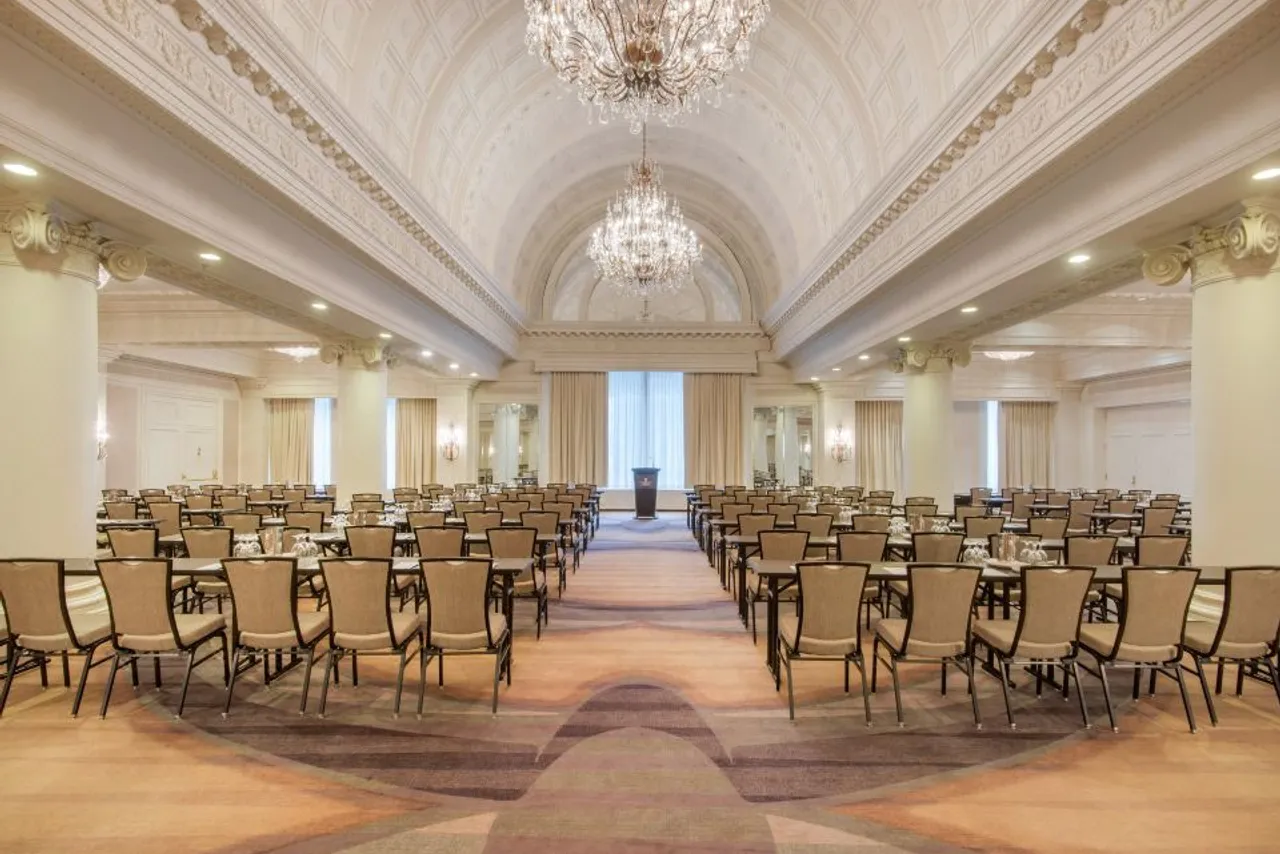 The Omni King Edward Hotel — rooms and atmosphere