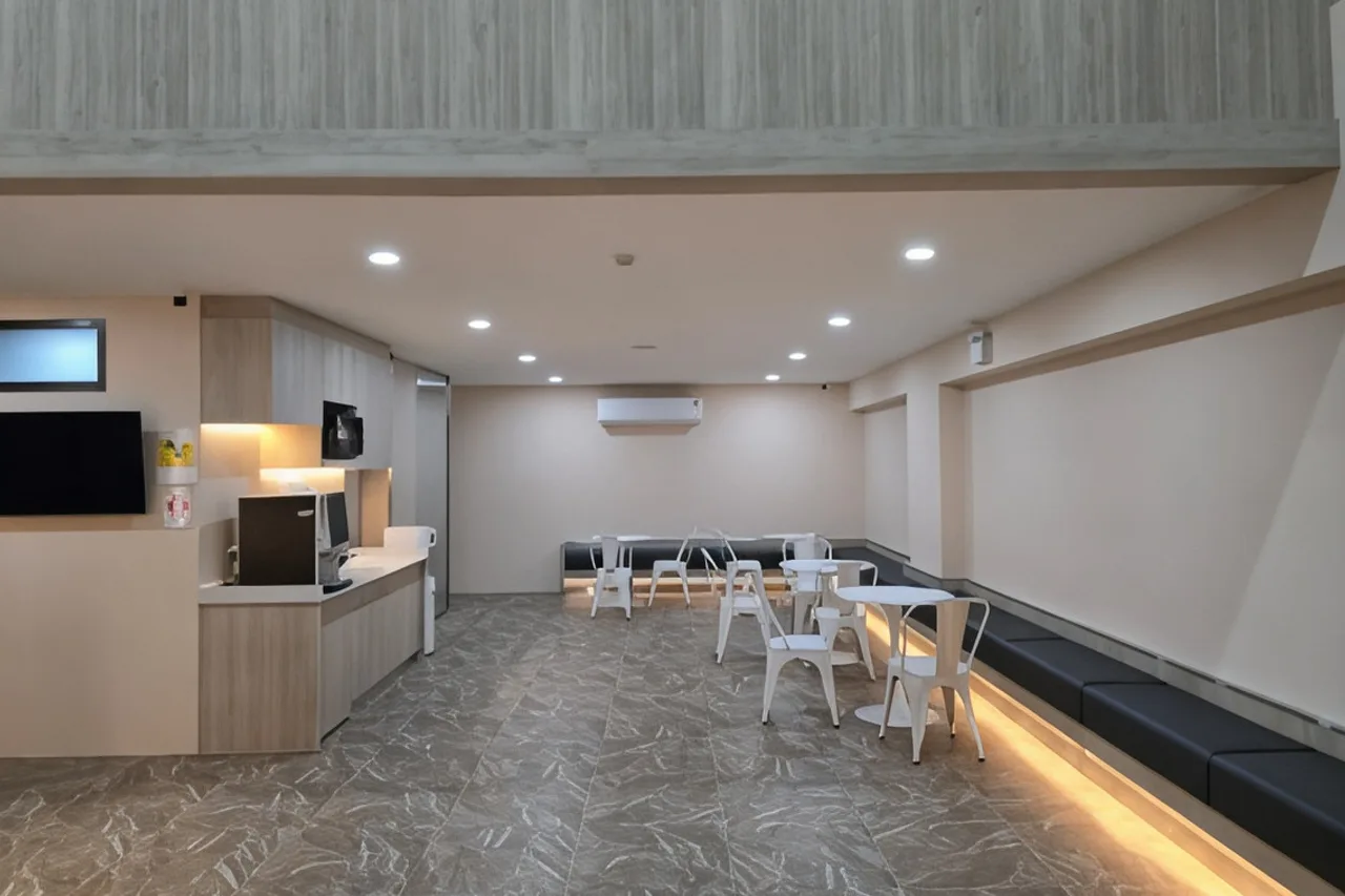One Budget Hotel Nan Pha Sing — rooms and atmosphere