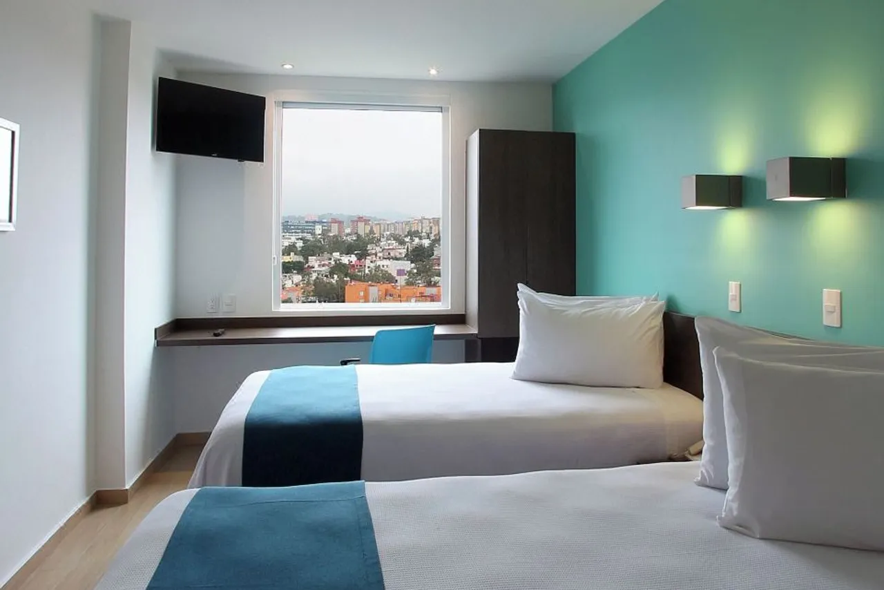 One Ciudad de México Periférico Sur — rooms and atmosphere