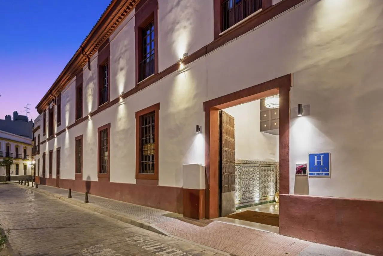One Shot Palacio Conde de Torrejón 09 — rooms and atmosphere