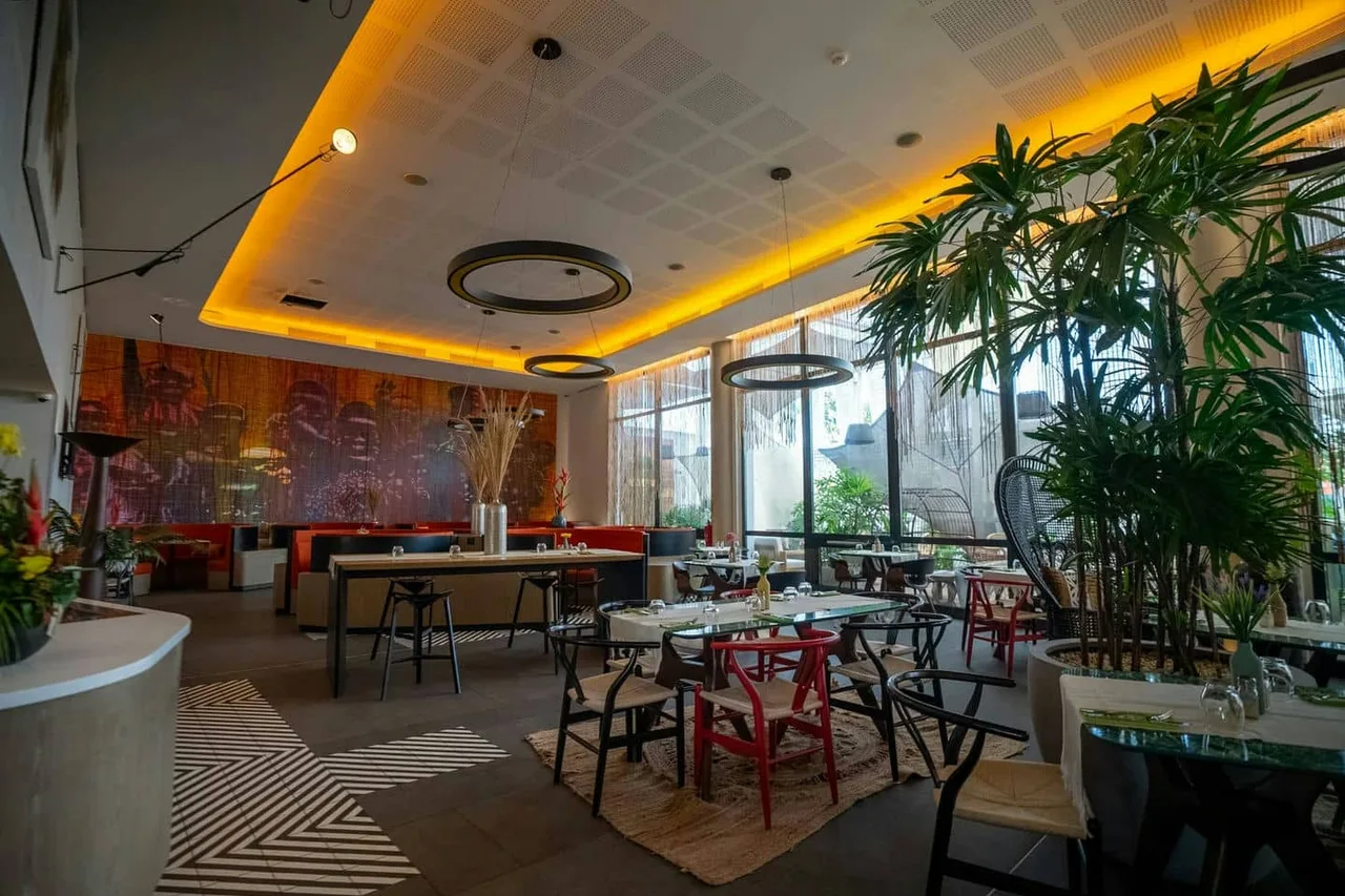 ONOMO Hotel Abidjan Airport — rooms and atmosphere