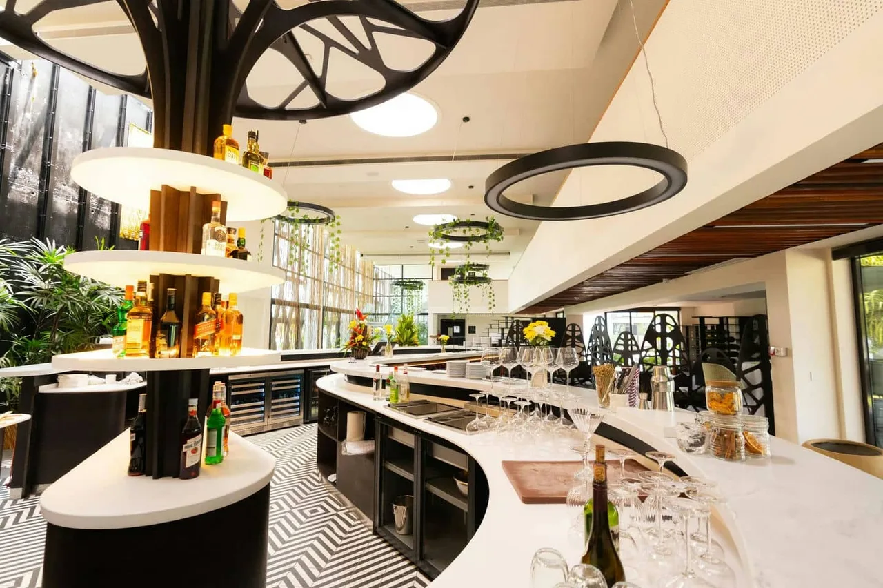 ONOMO Hotel Abidjan Airport — rooms and atmosphere