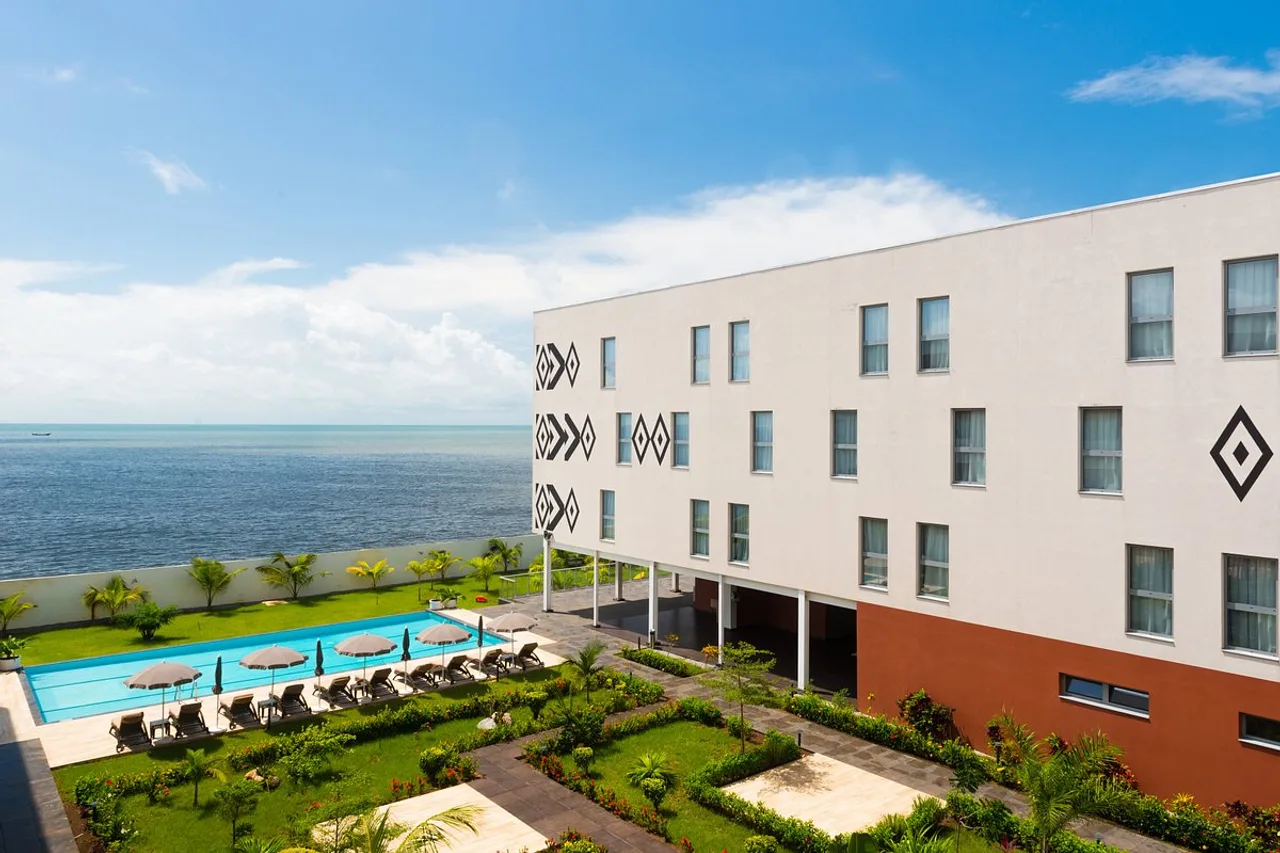 ONOMO Hotel Conakry — rooms and atmosphere