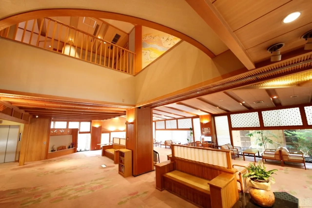 Onsen Hotel Omoto — rooms and atmosphere