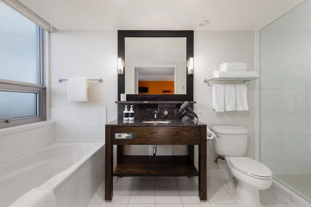 OPUS Vancouver — rooms and atmosphere