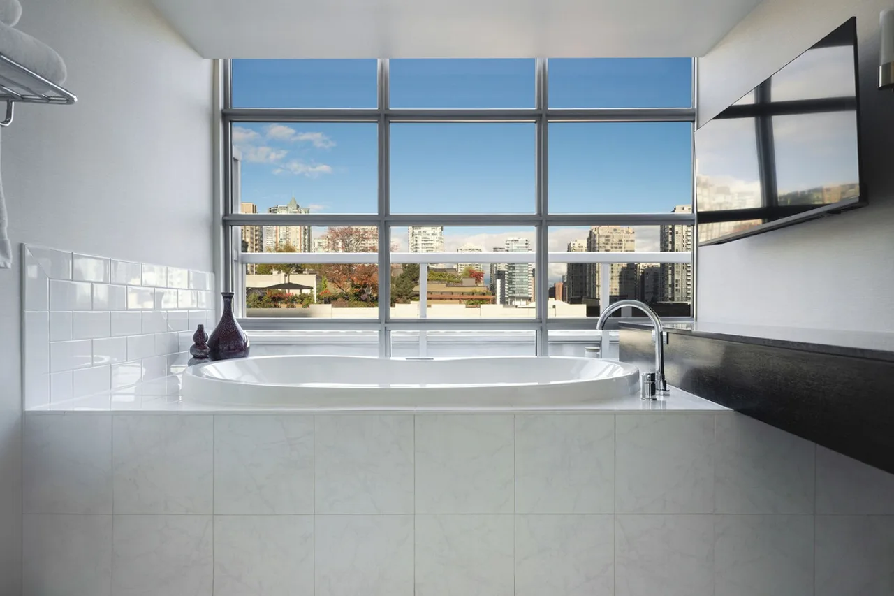 OPUS Vancouver — rooms and atmosphere