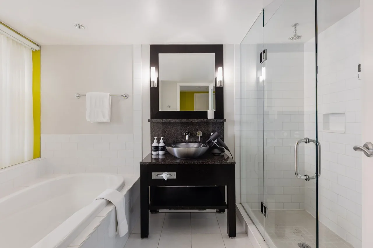 OPUS Vancouver — rooms and atmosphere