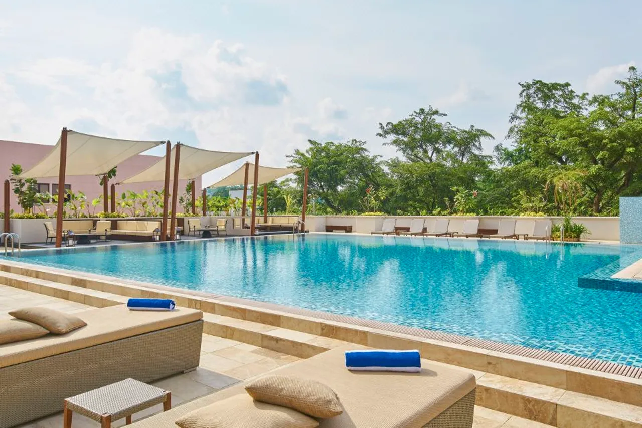 Orchard Rendezvous Hotel by Far East Hospitality — rooms and atmosphere