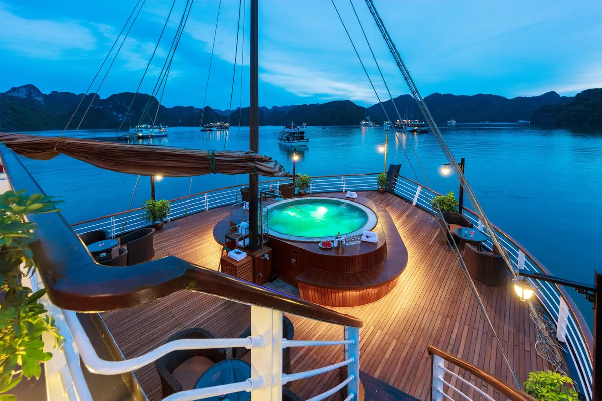 Orchid Ha Long Cruise — ภาพห้องพักและบรรยากาศ
