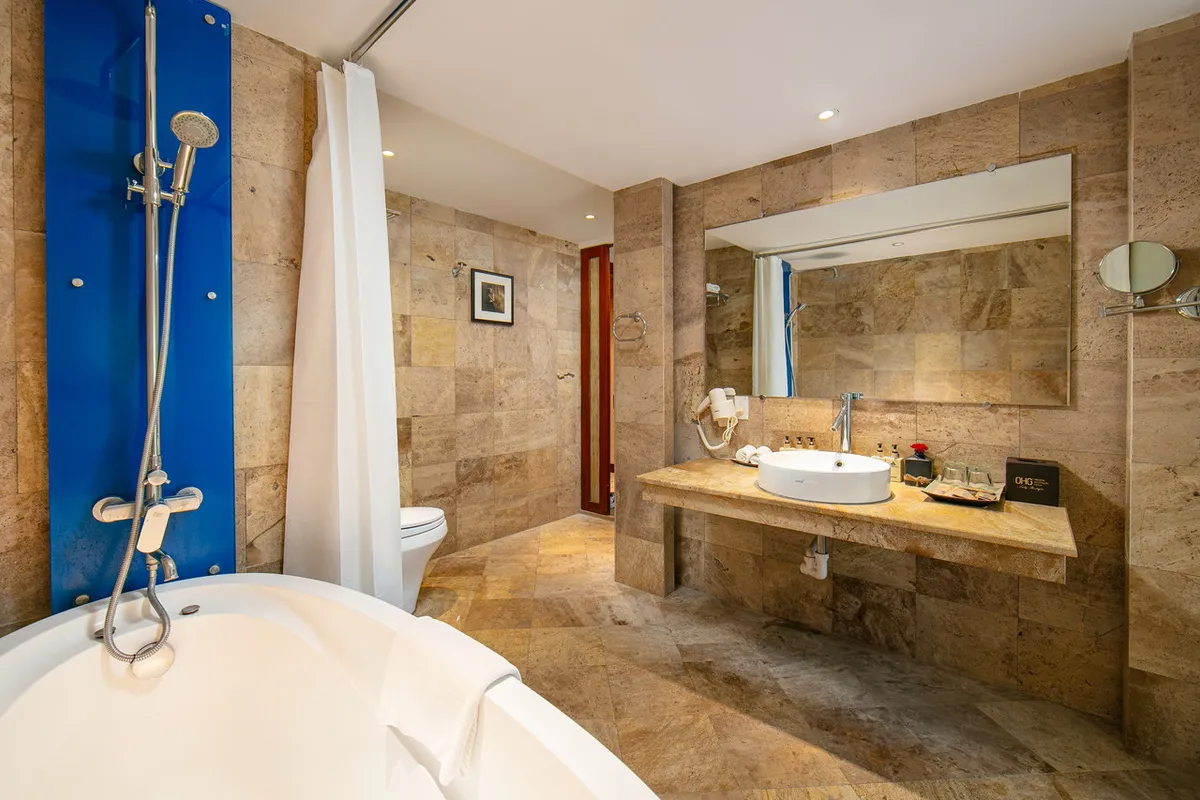 Oriental Suites Hotel & Spa — rooms and atmosphere