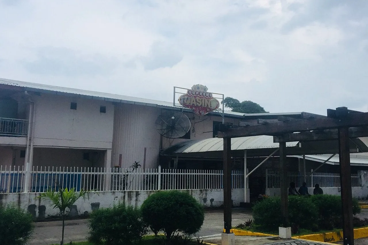 Pacific Crown Hotel — rooms and atmosphere