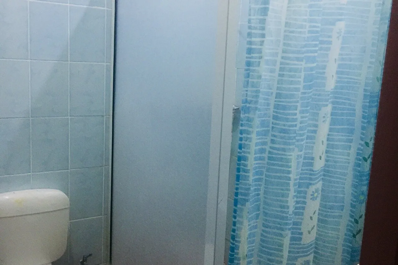 Pacific Crown Hotel — rooms and atmosphere