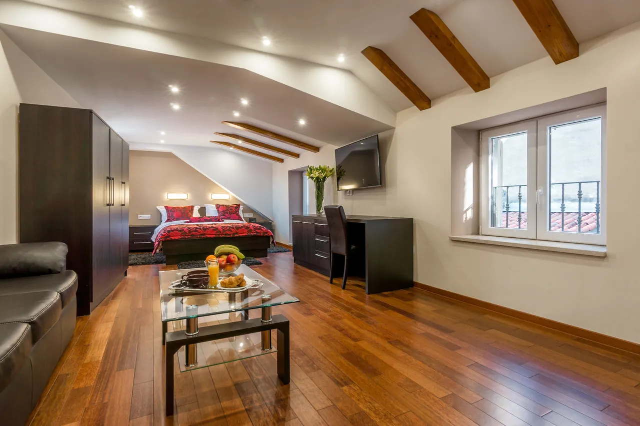 Palace Suites Heritage Hotel — rooms and atmosphere