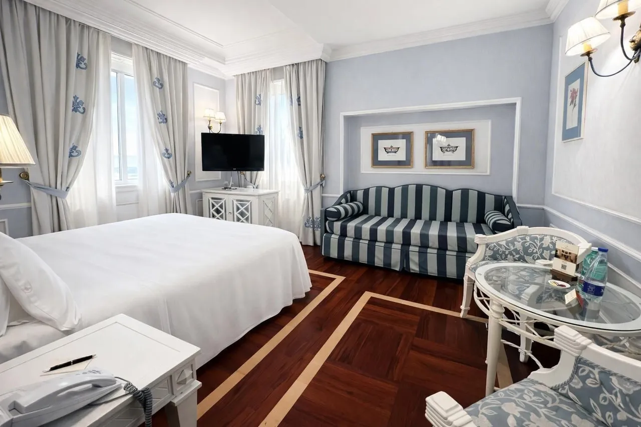 Palazzo Alabardieri — ภาพห้องพักและบรรยากาศ