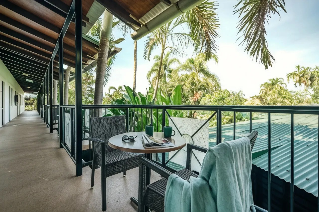 Palms City Resort — rooms and atmosphere