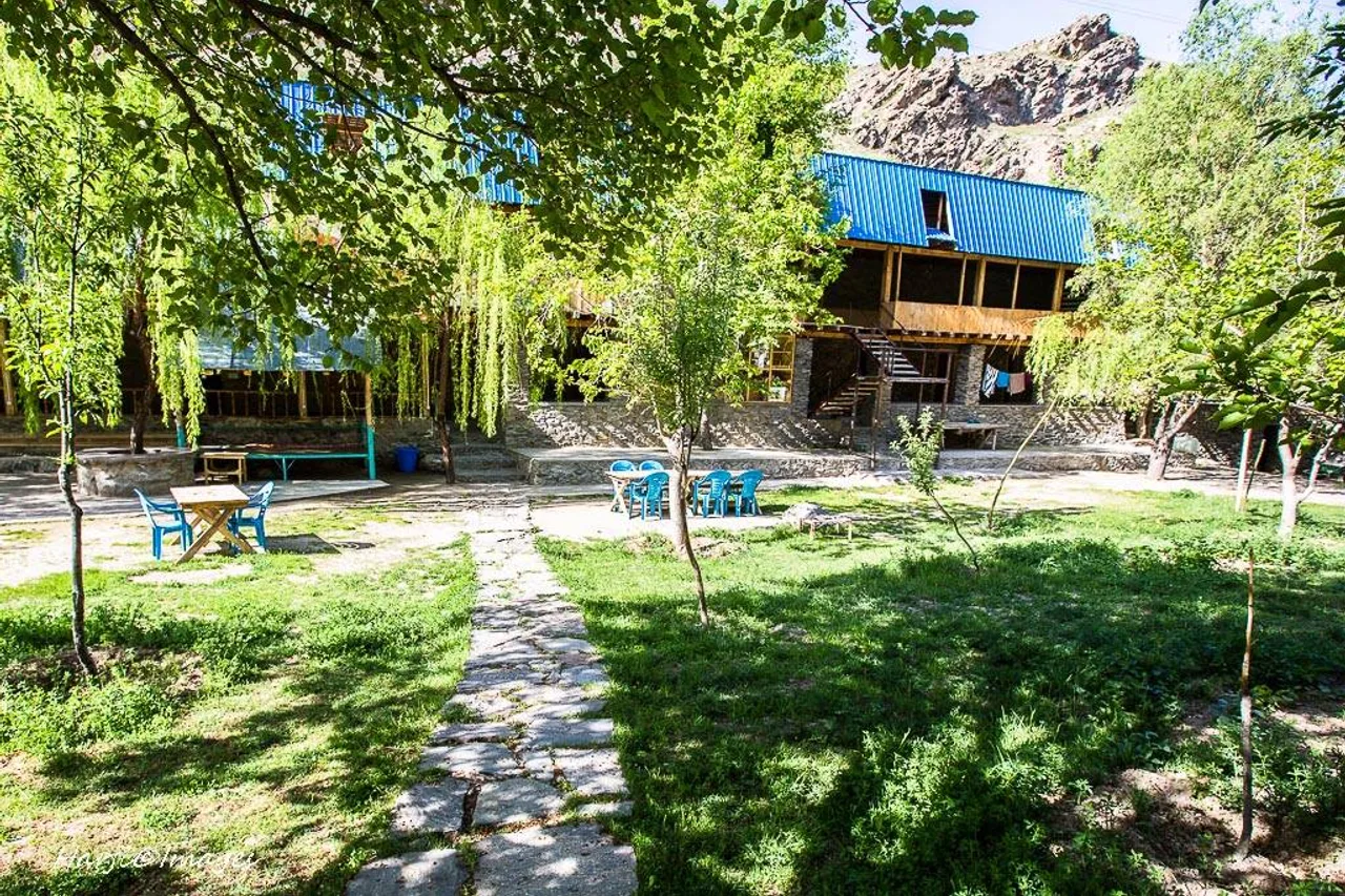 Pamir Lodge — คอรอก