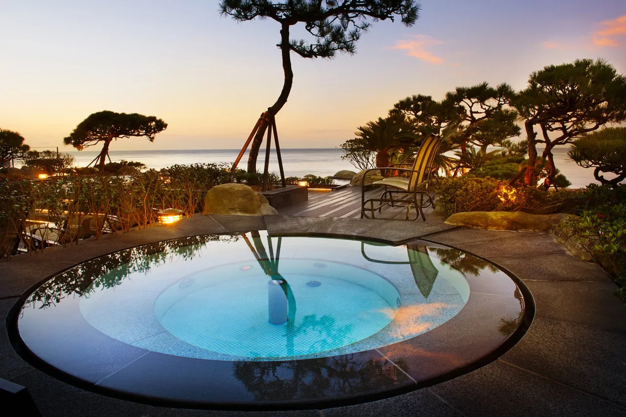 Paradise Hotel Busan — rooms and atmosphere