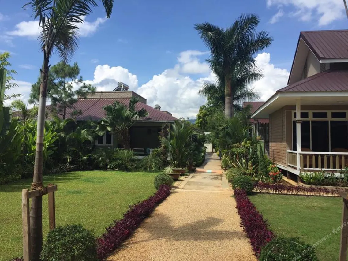 Paradise Hotel Nyaung Shwe — rooms and atmosphere
