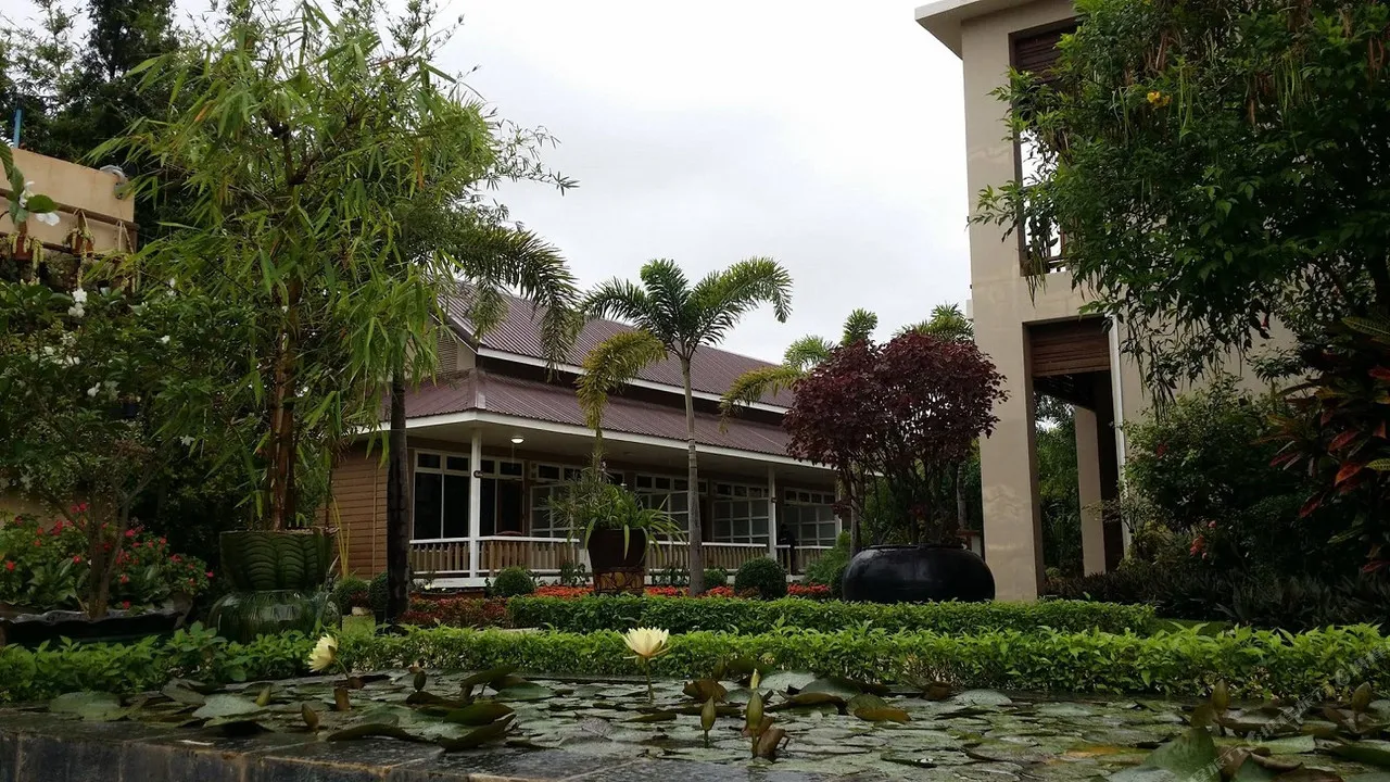 Paradise Hotel Nyaung Shwe — rooms and atmosphere