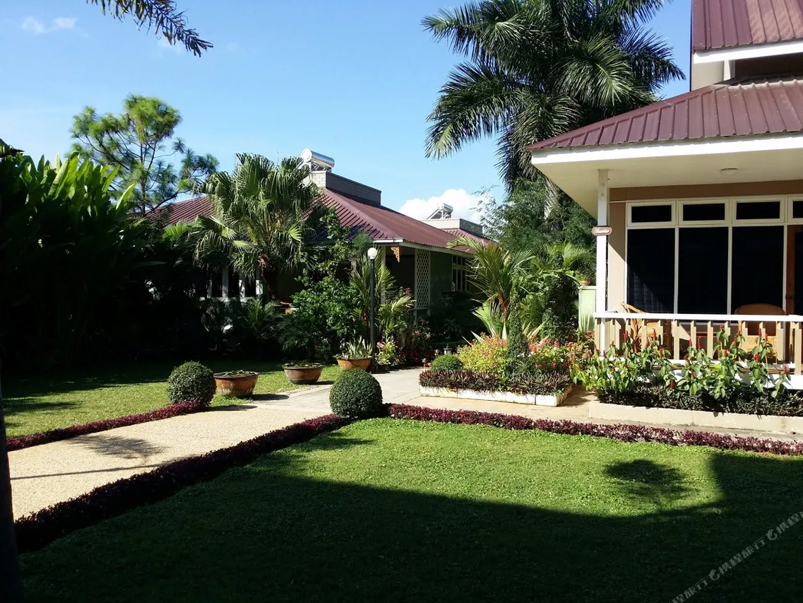 Paradise Hotel Nyaung Shwe — rooms and atmosphere