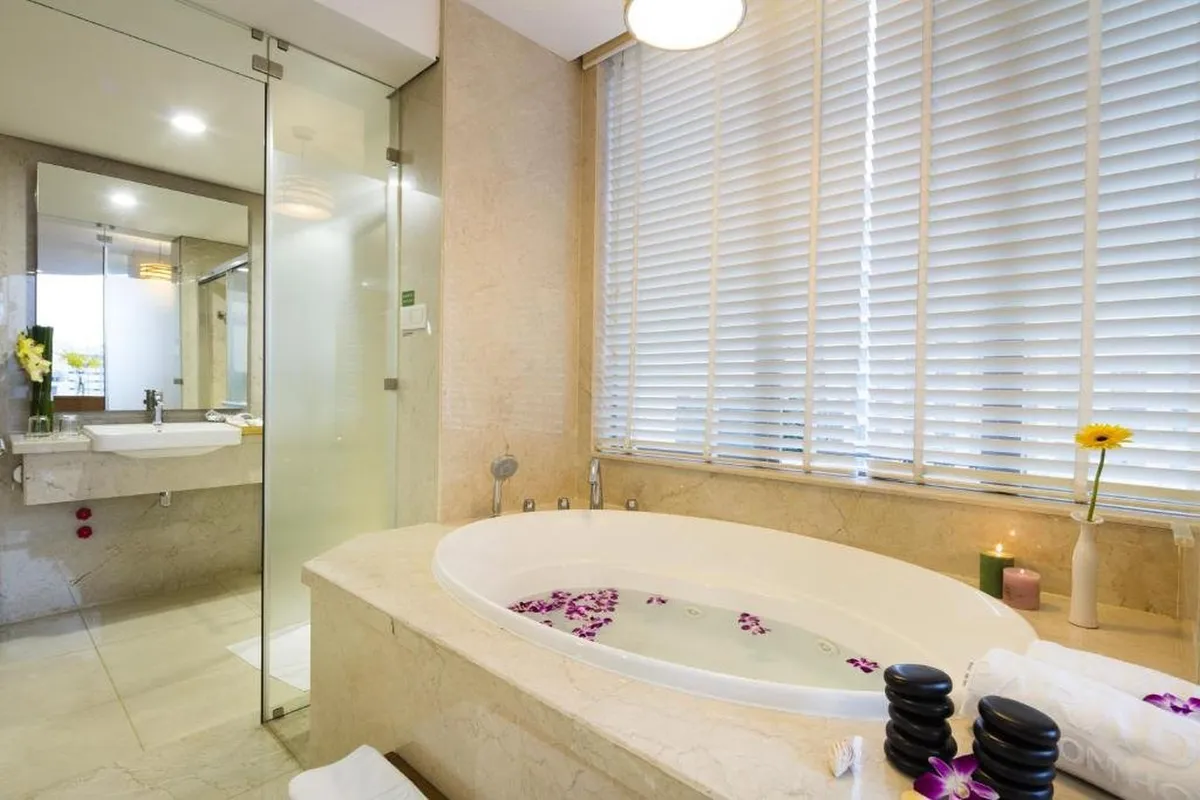Paradise Saigon Boutique Hotel & Spa — rooms and atmosphere